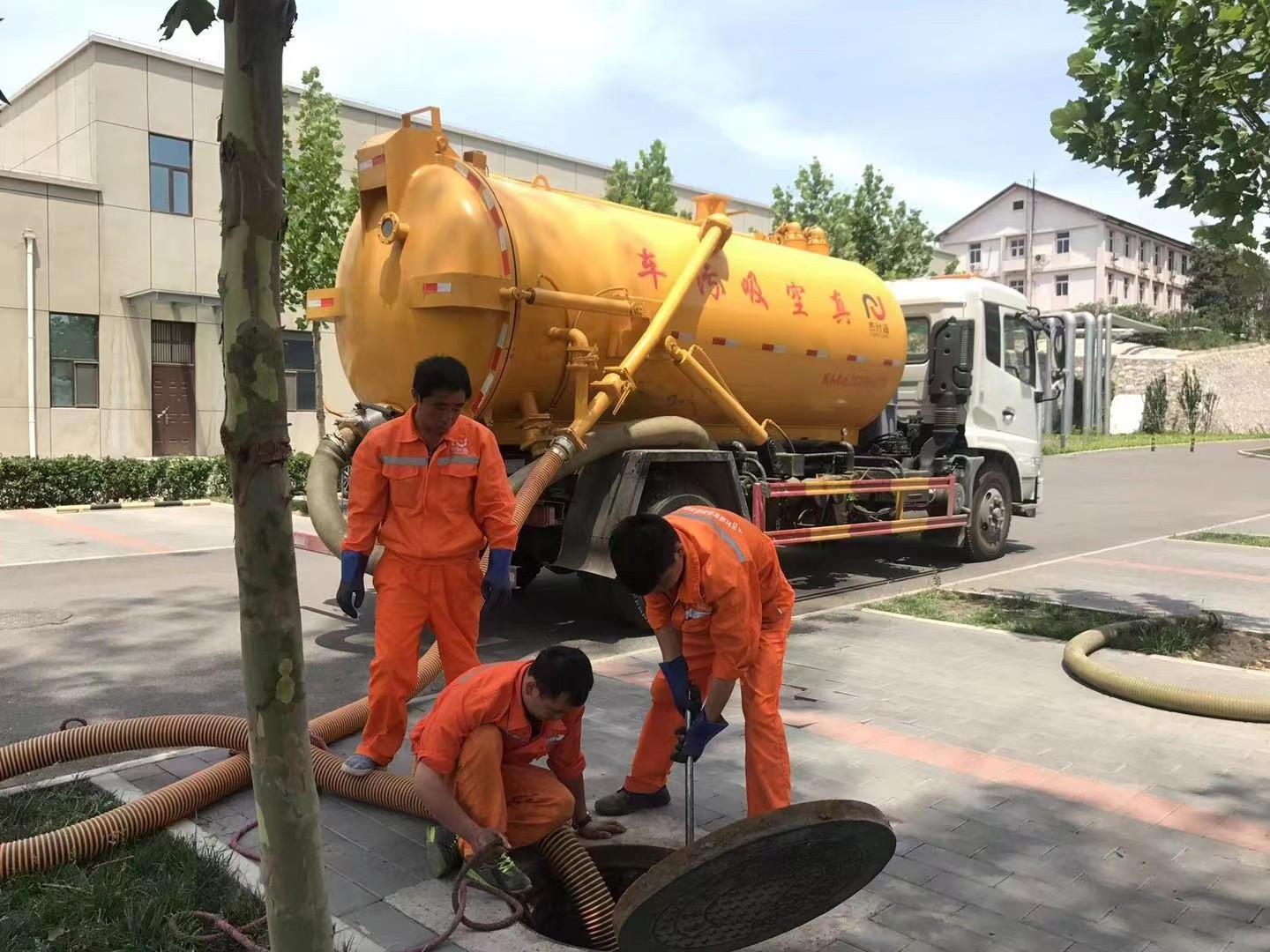 安阳化粪池清理与5-8吨吸粪车施工效率分析